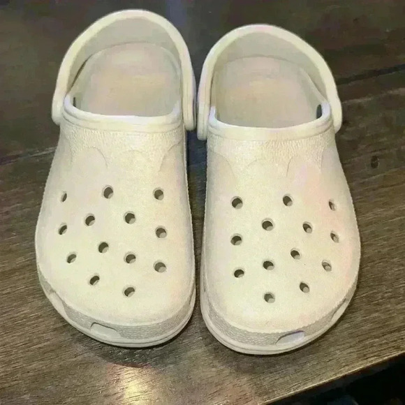 Crocs Women's Clogs | Slip On Shoes | size 4/5 XS Excellent Condition - Picture 1 of 4